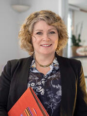 Madame Valérie Hugues